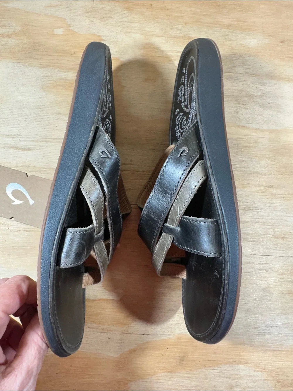 Olukai Paniolo Leather Cross-Strap Sandals Women’s Size 9